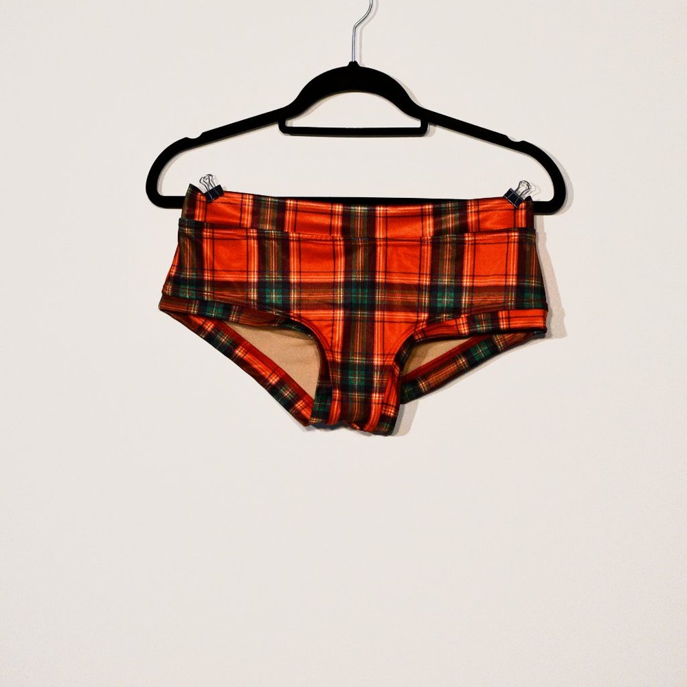 Artista Active Wear Plaid Pole Shorts, NWOT